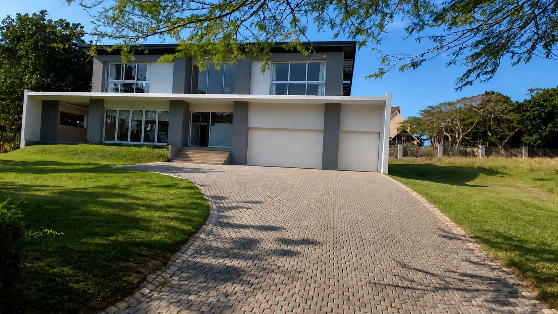 A holiday home on Nkwazi Ridge Estate in Zinkwazi Beach with its lawn and the estate greenery behind