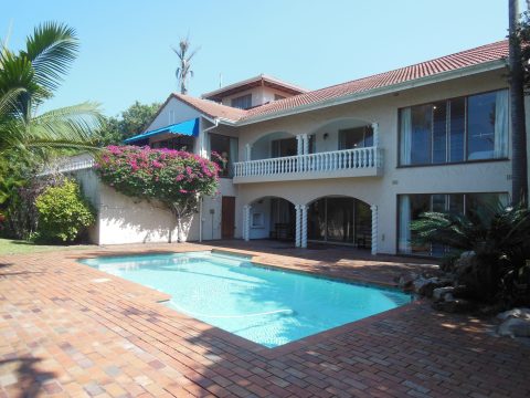 The Thomas's Beach Cottage self catering accommodation in Zinkwazi Beach with direct beach access and swimming pool