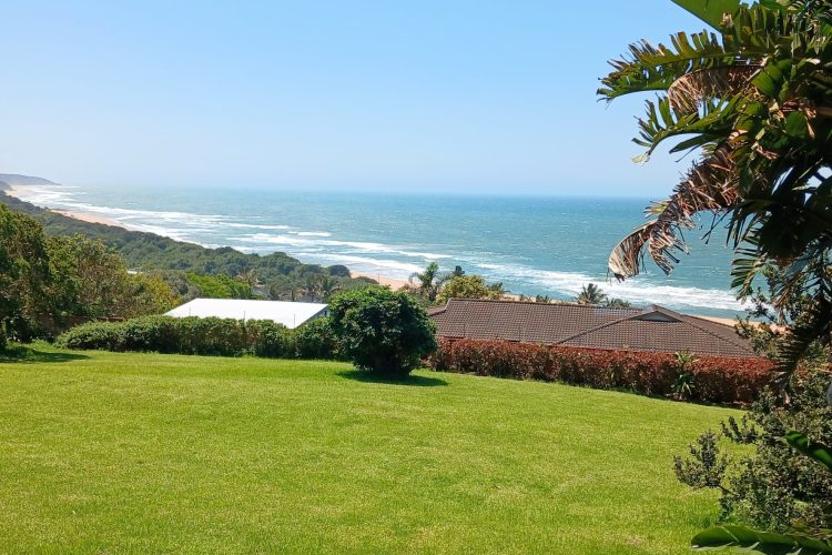 24 Nkwazi Drive, self-catering holiday home one road back from the beach in Zinkwazi Beach – photo 2