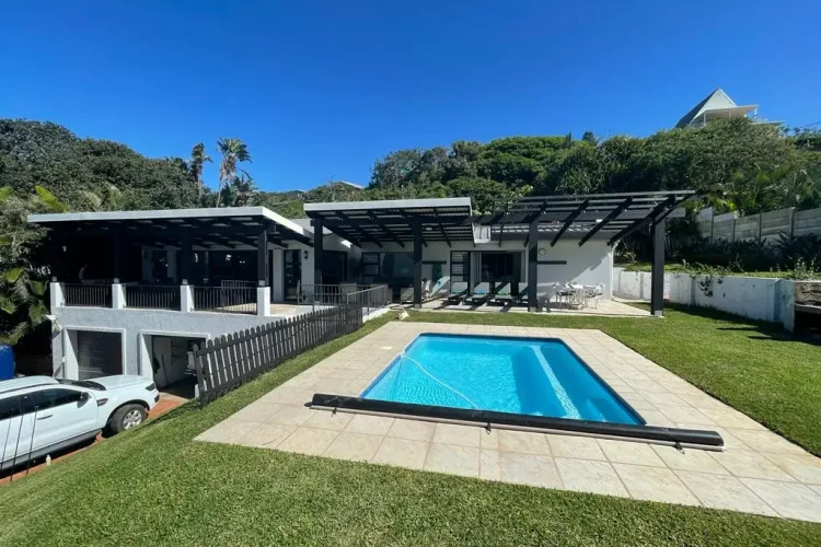 The Griffins, self-catering holiday home across the road from Main Beach in Zinkwazi Beach – photo 3